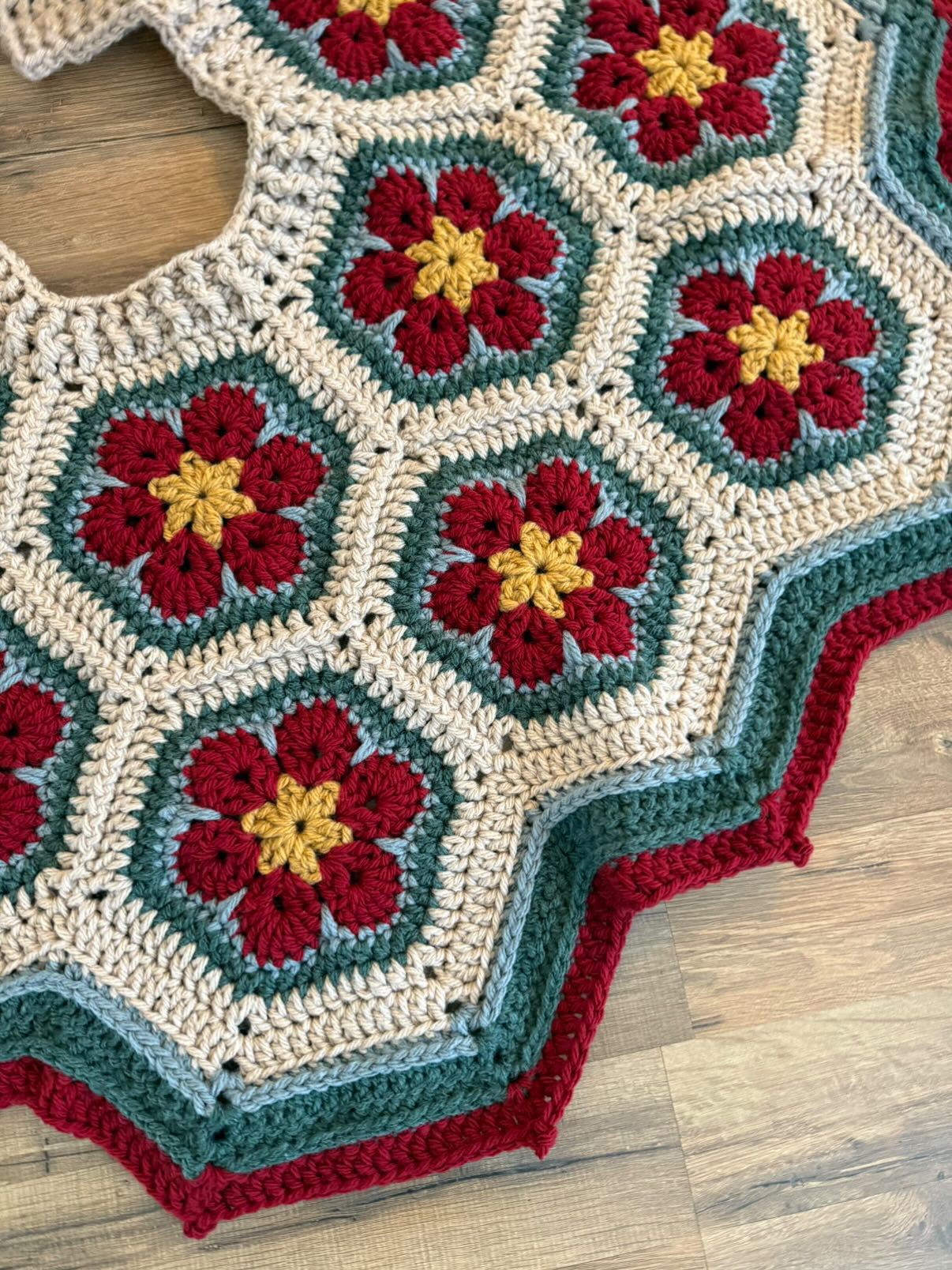 **PATTERN** Holiday Bloom Christmas Tree Skirt